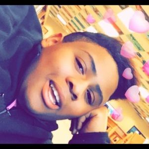 Meet your Posher, Deneisha